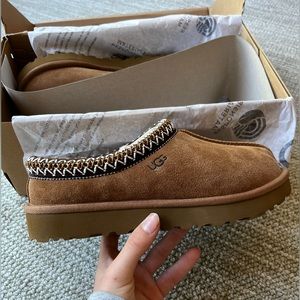 Brand New Never Worn Ugg Tasman Slippers Size 6 - Chestnut